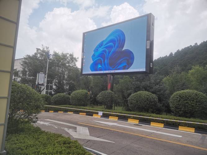 学校LED显示屏采购老手 这个安装误区让项目多花了两倍预算